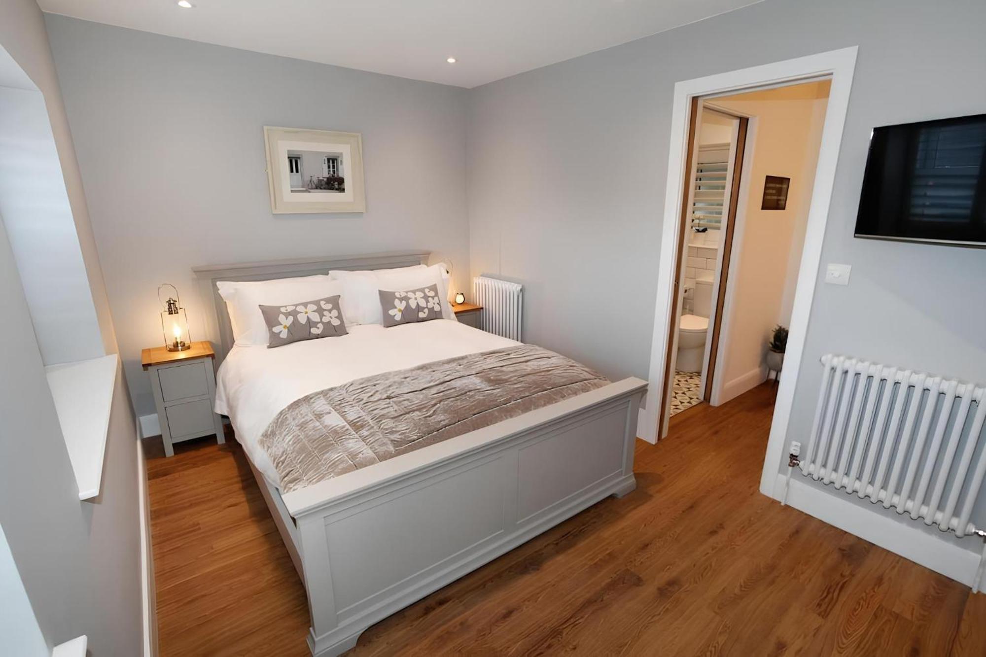 Tucked Away, Beach Access Sleeps 4 The Mumbles Exterior photo